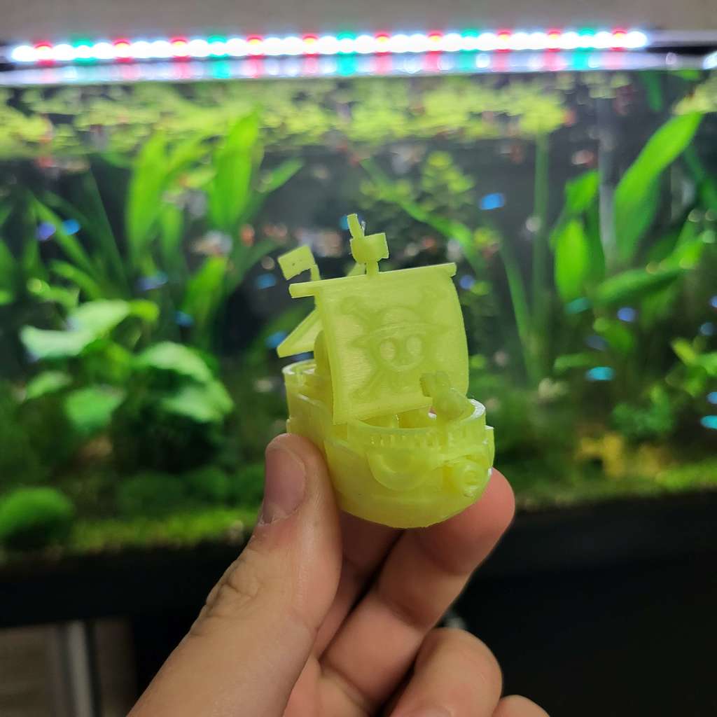 One Piece Pirate Ship Miniature (Thousand Sunny)